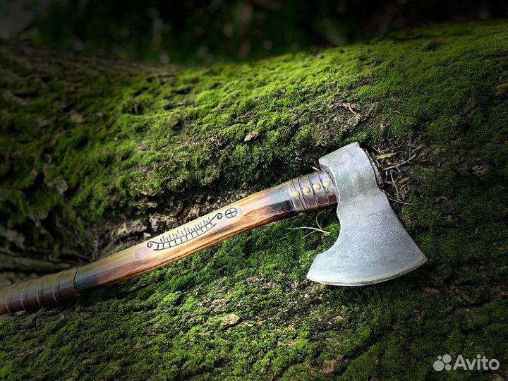Кованый топор ручной работы