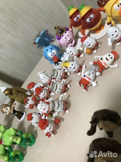 Мульт киндер игрушки много