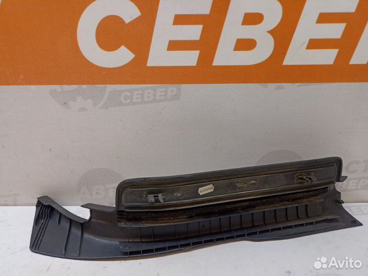 Накладка порога (внутренняя) задняя правая Toyota