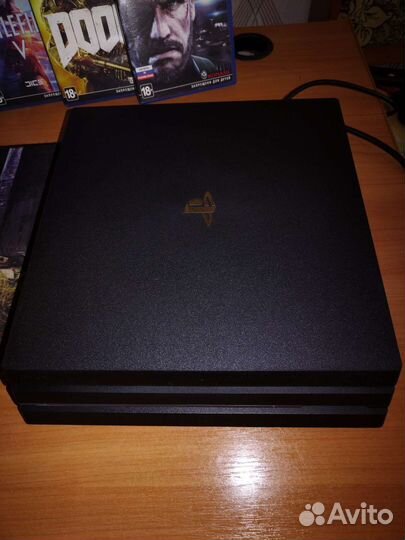 Sony PlayStation 4 Pro + 6 дисков