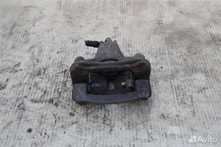 Суппорт тормозной задний левый Kia Sportage 2