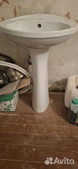 Раковина с пьедесталом в ванную