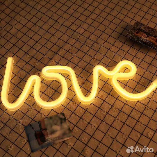 Светящийся Love