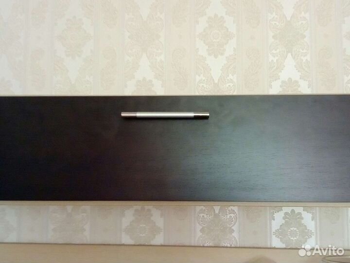 Полка навесная закрытая