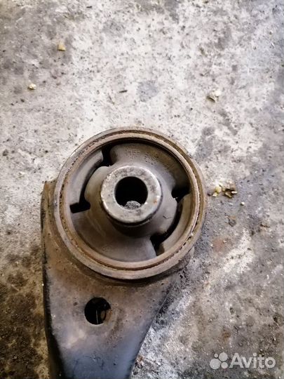 Рычаг нижний передний левый Hyundai Tucson JM 2.0