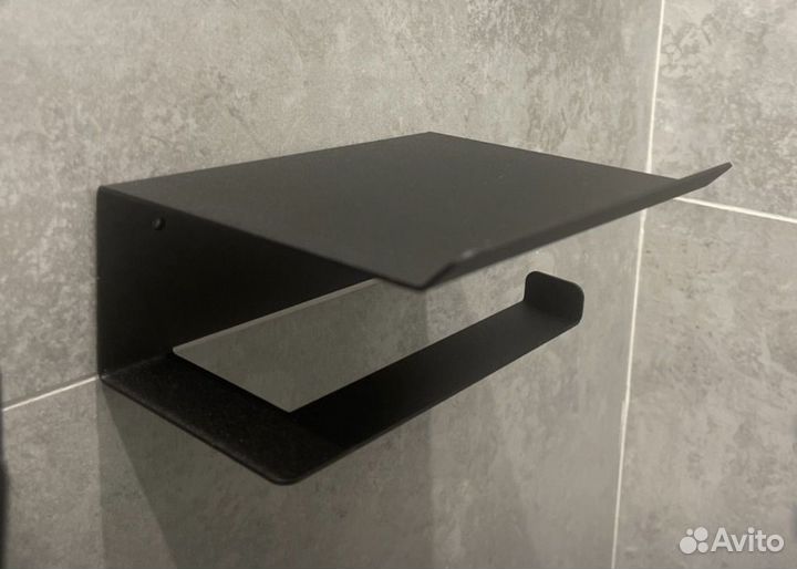 Держатель для туалетной бумаги с полочкой