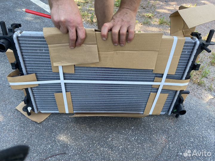 Радиатор форд фокус 1998 -2004 1.4 1.6 1.8 на МКПП