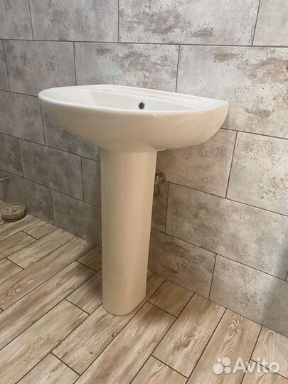 Раковина в ванную на ножке