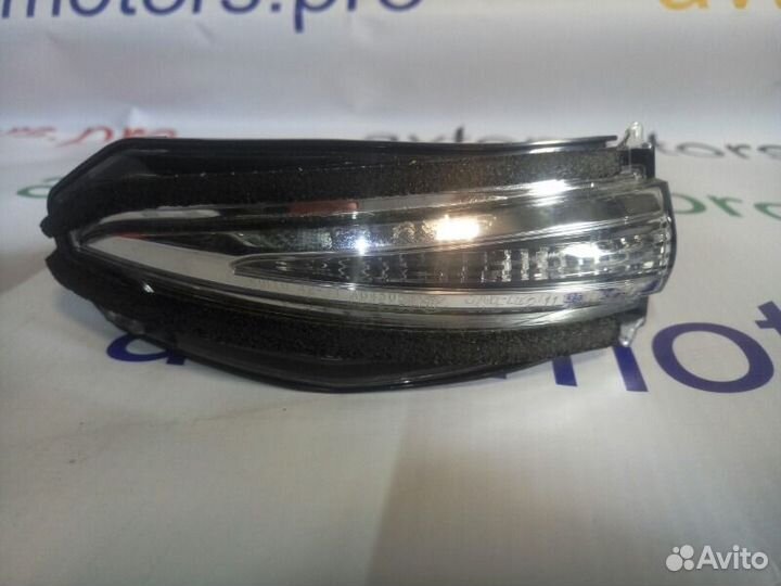 Повторитель поворота в зеркало левый Toyota Rav4