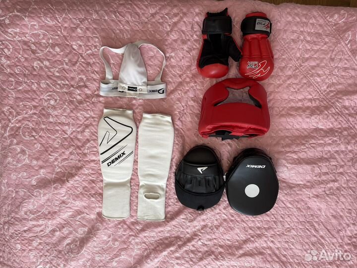 Боксерские перчатки, шлем, защита детские