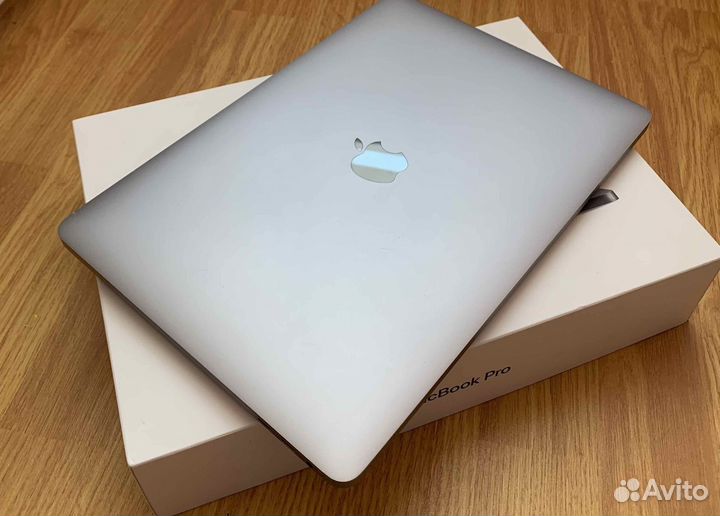 Apple MacBook Pro 13 2018 тачбар