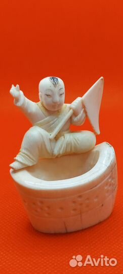 Старинная статуэтка окимоно. 19век, кость