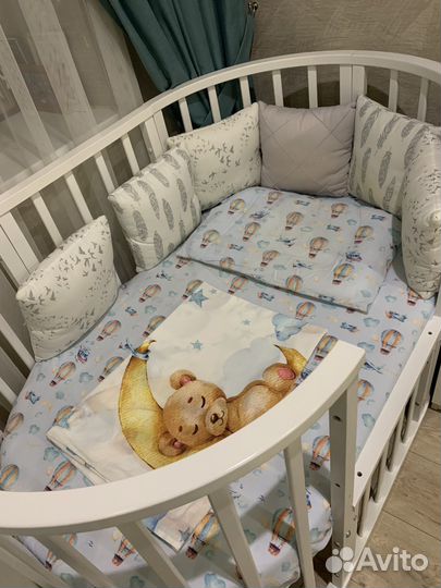 Детская кроватка с маятником