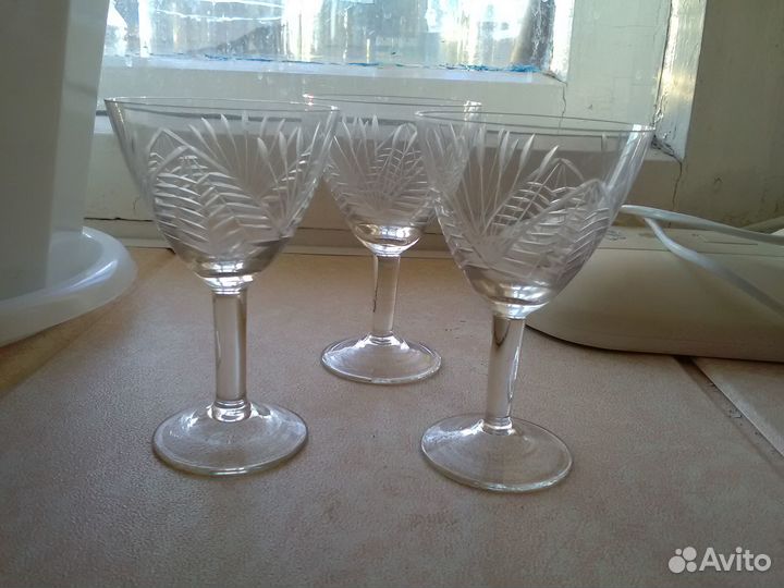 Рюмки на ножках