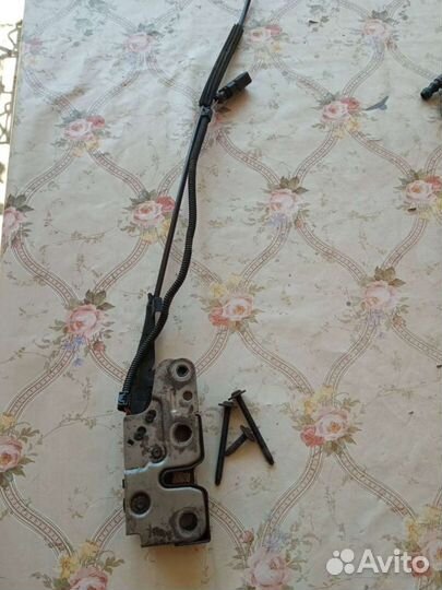 Замок капота VW Jetta 5, Golf 5