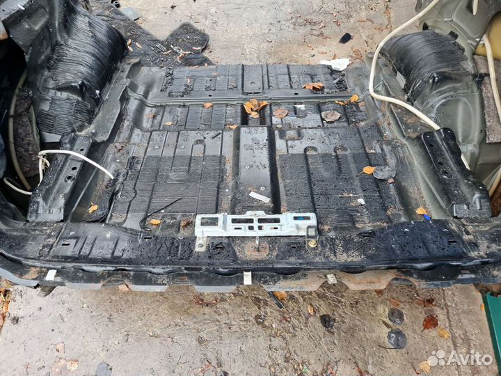 Панель задняя с полом Infiniti Qx56 JA60