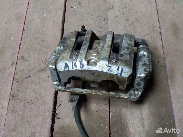 Суппорт передний правый Honda Accord 8 2.4л