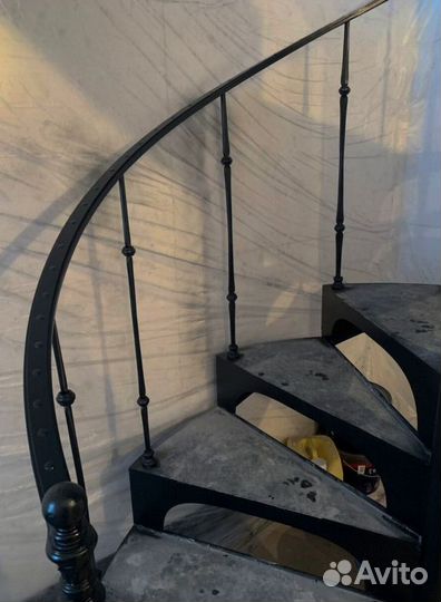 Лестничные перила кованные с монтажем