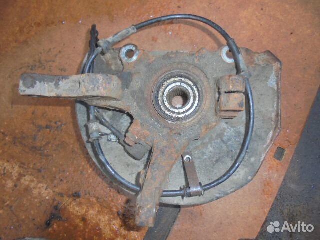 Кулак поворотный передний левый Mitsubishi