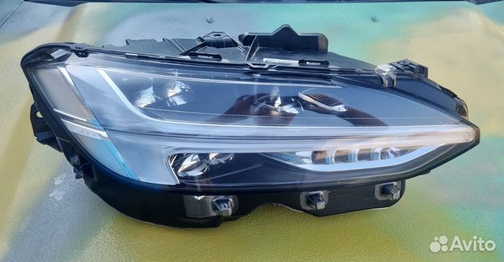 Фара на Вольво S90 правая, оригинал V90