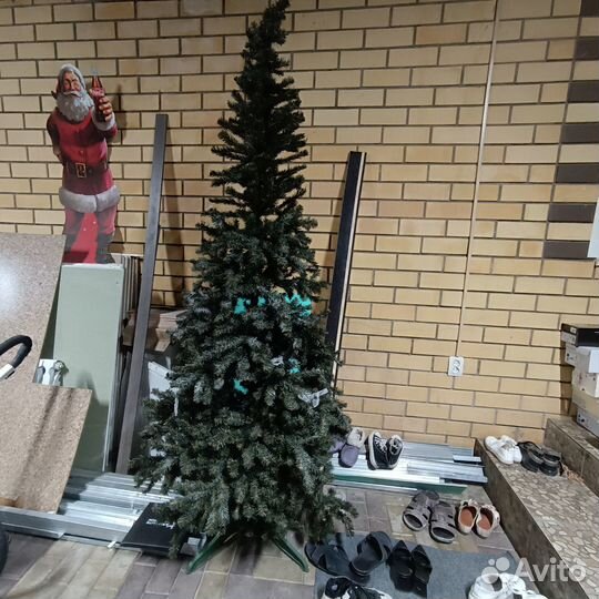 Елка искусственная с игрушками