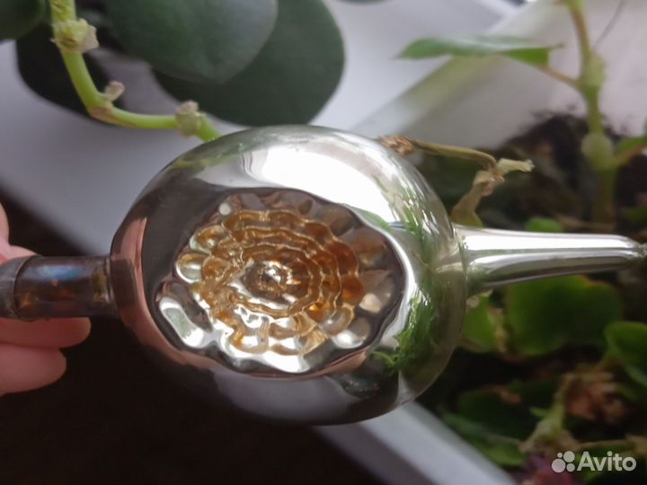 Стеклянная ёлочная игрушка