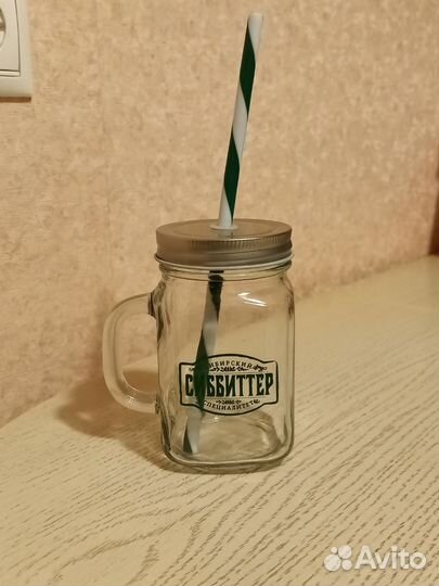 Кружка банка с трубочкой