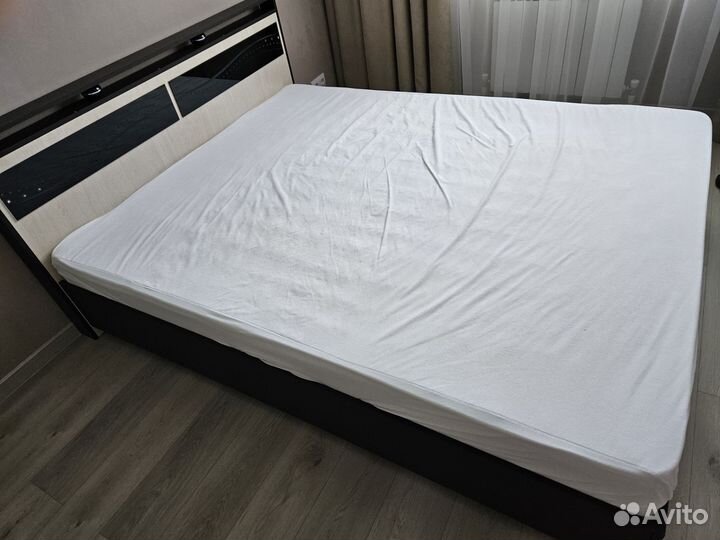 Кровать двухспальная 160 200 бу