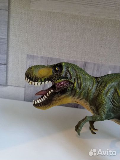 Фигурка динозавра