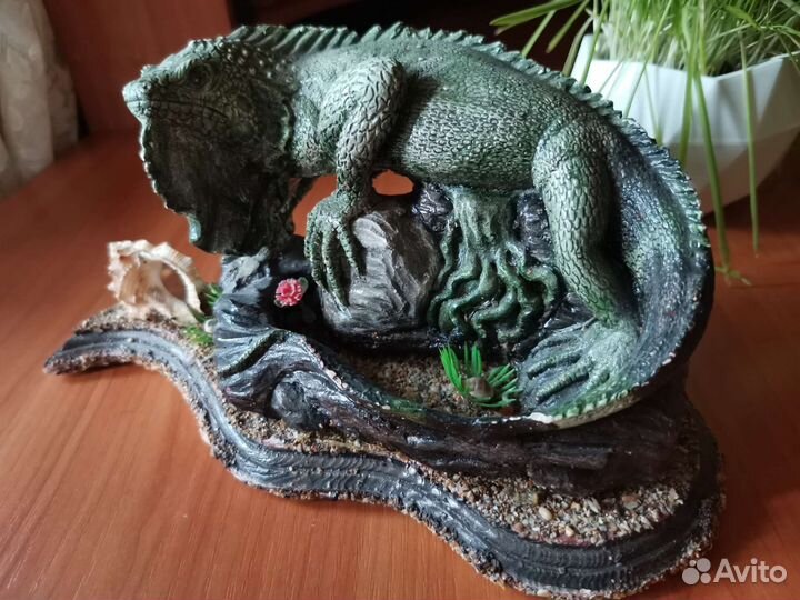 Статуэтка ящерица
