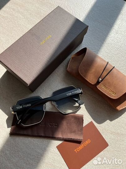 Солнцезащитные очки женские италия