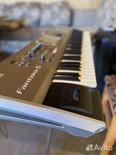 Продам синтезатор roland fantom-S