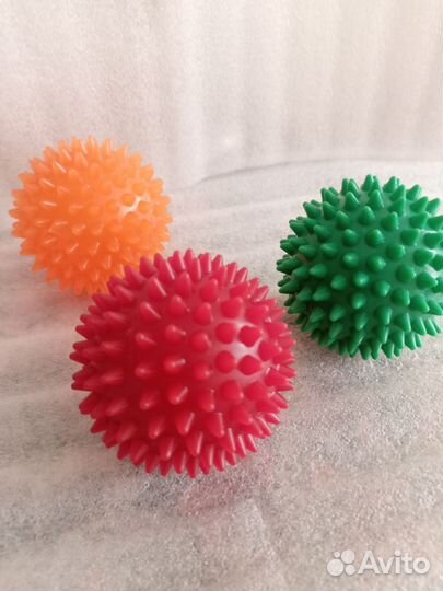 Массажный мячик с шипами
