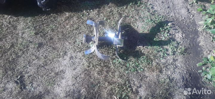 Мотоблок пахарь