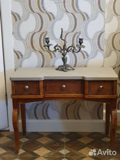 Дубовая консоль