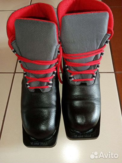 Лыжные ботинки классические