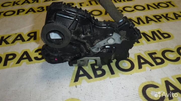 Замок двери передней левой Toyota Corolla (E150)