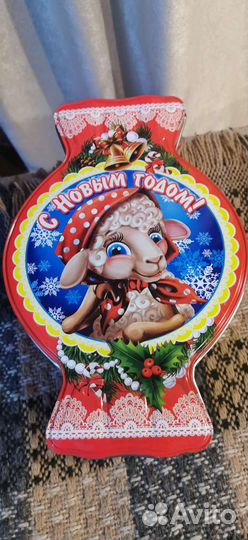 Жестяная коробка новогодняя