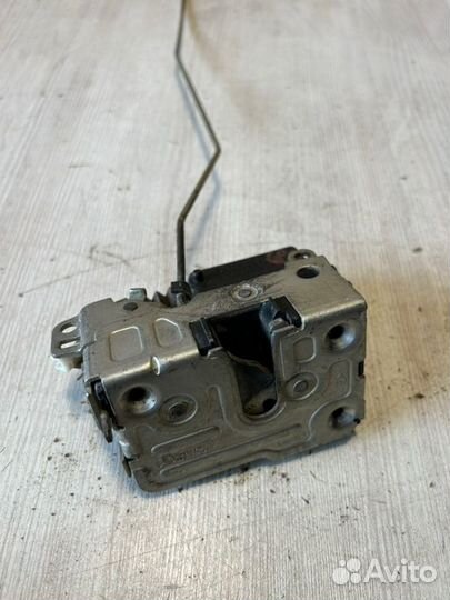 Замок двери задний левый Renault Logan K7M710