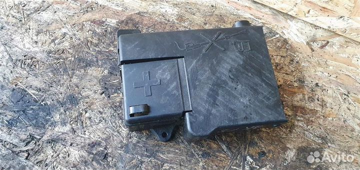 Блок предохранителей Opel Astra J 2010-2017