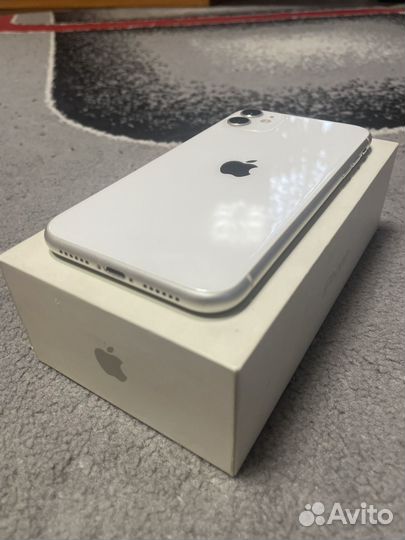 iPhone 11, 64 ГБ
