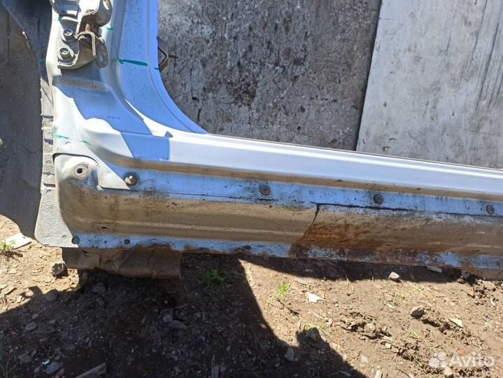 Порог левый Ниссан Primera P12E