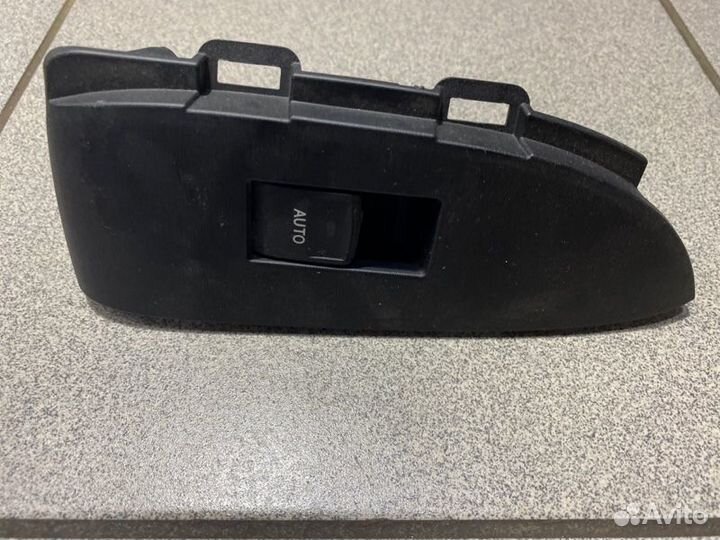 Блок управления стеклами задний правый Toyota