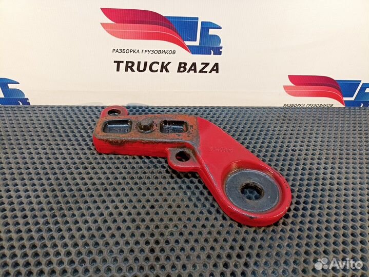 Кронштейн амортизатора переднего правый