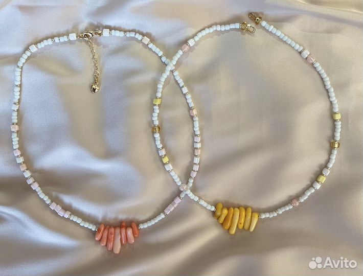 Нежные колье-чокеры с кораллом