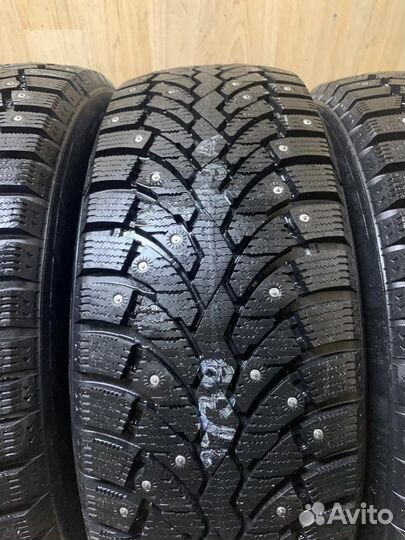 Pirelli Formula Ice 215/60 R16 99T