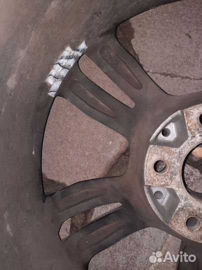 Один задний диск на Бмв R19