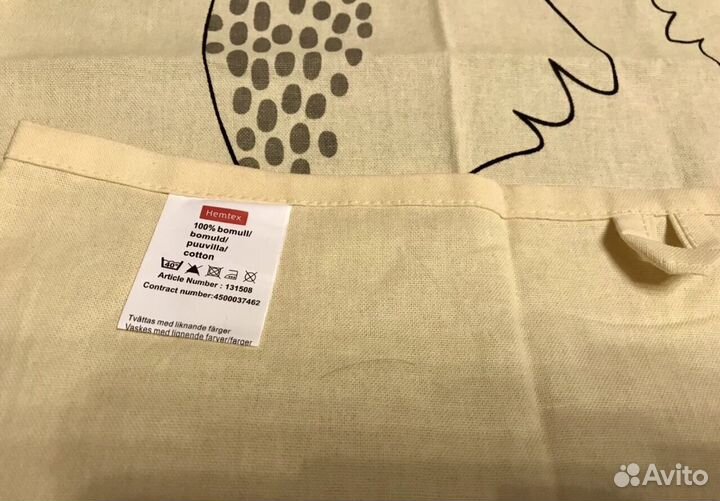 Фигурки куриц, полотенца с курицами