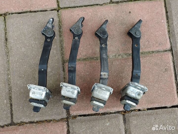 Ограничители дверей Hyundai i30 2007-2012год