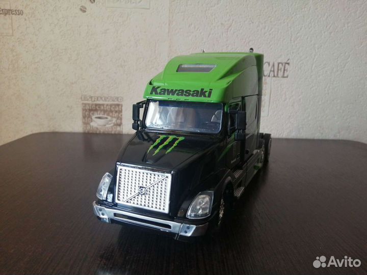 Модель volvo 1/32